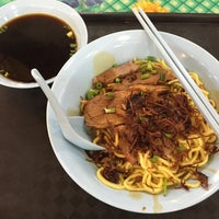 Photo taken at 正味 卤鸭面 Braised Duck by Angelia C. on 4/5/2016