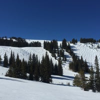 Foto tirada no(a) Vail Ski Resort por William R. em 3/14/2015