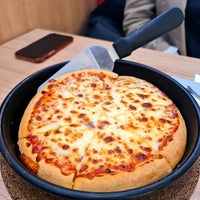 Das Foto wurde bei Pizza Hut von Aty ❄. am 7/14/2022 aufgenommen