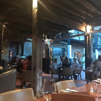 Foto tirada no(a) Peacock and Jones Restaurant and Wine Bar por Claire . em 3/30/2019