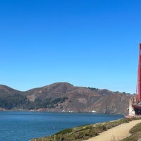 Foto diambil di Golden Gate Overlook oleh Claire . pada 10/18/2023