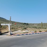 รูปภาพถ่ายที่ Aterna Organik Zeytin Çiftliği โดย ckoglu เมื่อ 9/16/2019