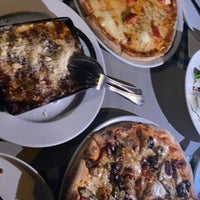 Photo taken at Pizzeria Pidos by Mohammed♋ M. on 9/16/2022
