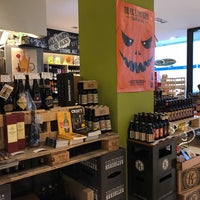 Foto scattata a Holy Craft Beer Store da Dror T. il 11/8/2018