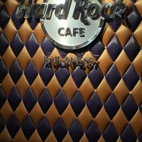 รูปภาพถ่ายที่ Hard Rock Cafe Budapest โดย Marwan Z. เมื่อ 7/16/2023