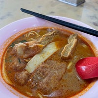 Photo taken at W.W. Laksa House 水塘路辣沙 by 由美 小. on 1/1/2023