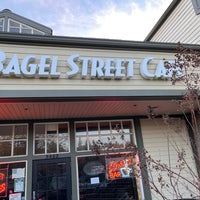 Photo prise au Bagel Street Cafe par Kevin R. le12/22/2023