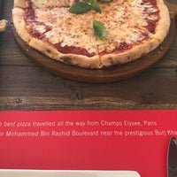 Das Foto wurde bei Pizza Pino Restaurant von ساؤد am 7/17/2019 aufgenommen
