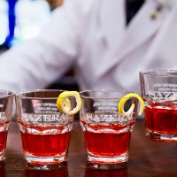 2/13/2014 tarihinde Sazerac Barziyaretçi tarafından Sazerac Bar'de çekilen fotoğraf