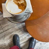 Foto tirada no(a) Moicano Coffee Roasters por Beste K. em 1/27/2024