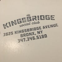 Foto tirada no(a) Kingsbridge Social Club por Roxanne P. em 3/25/2017