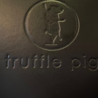 3/14/2020 tarihinde Jay W.ziyaretçi tarafından Truffle Pig'de çekilen fotoğraf