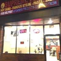 10/19/2015にJay W.がSupreme Pizza and Subsで撮った写真