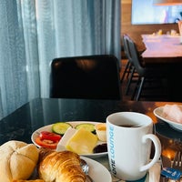 Photo taken at Motel One by Moussa on 9/25/2022