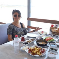 Das Foto wurde bei Sahil Cafe Restaurant von Ayla Ç. am 7/3/2019 aufgenommen