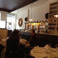 Das Foto wurde bei Le Midi Bar &amp;amp; Restaurant von Heath T. am 12/23/2012 aufgenommen