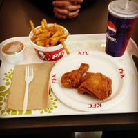 2/3/2014 tarihinde Eric C.ziyaretçi tarafından KFC'de çekilen fotoğraf