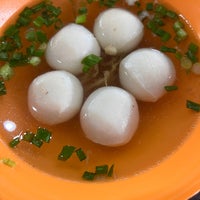 Photo taken at 新路 Fishball Noodle by Ah Leong S. on 8/10/2022