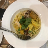 10/5/2019 tarihinde Niru P.ziyaretçi tarafından YoMa Burmese Restaurant'de çekilen fotoğraf