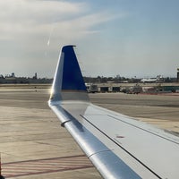 Foto tirada no(a) Aeroporto Internacional de Los Angeles (LAX) por Afrodet Z. em 3/17/2021