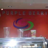 Photo taken at Purple Berry Smoothie by Shanice H. on 5/29/2013