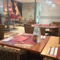 Foto diambil di Pizza Hut oleh Rida A. pada 5/20/2013