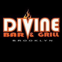 Photo prise au Divine Bar &amp;amp; Grill par Divine Bar &amp;amp; Grill le8/14/2013