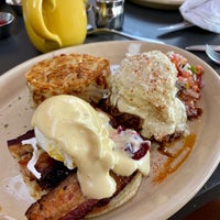 Photo taken at Snooze, an A.M. Eatery by Mel U. on 9/12/2020