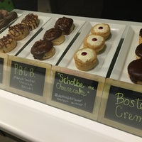 รูปภาพถ่ายที่ Holey Moley Coffee + Doughnuts โดย DomRod4130 เมื่อ 4/7/2016