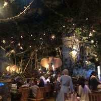 Foto tirada no(a) Rainforest Cafe Dubai por AKN121 em 1/5/2020