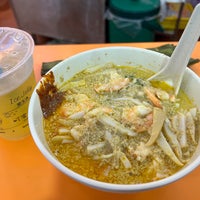 Photo taken at The Original Katong Laksa (Janggut Laksa) by Woon Yeet Y. on 6/7/2022