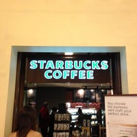 Снимок сделан в Starbucks пользователем Raf K. 5/9/2013