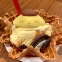 Photo taken at Cold Stone Creamery by Yukipico on 4/20/2019
