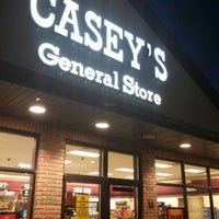 Foto tirada no(a) Casey&amp;#39;s General Store por AJ. R. em 5/25/2013