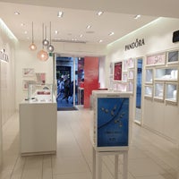 pandora concept store