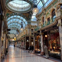 Foto diambil di Victoria Quarter oleh F pada 1/20/2022