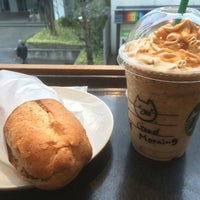 Photo taken at Starbucks by 水兵 on 1/31/2016