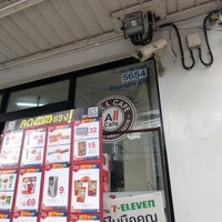 Photo taken at 7-Eleven by ลิปโป้ โอโหใหญ่จัง on 6/10/2021