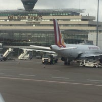 Foto tirada no(a) Köln Bonn Airport (CGN) por 🎲FHR🎲 em 12/24/2016
