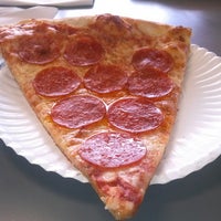 Снимок сделан в New York Pizza Department пользователем Kiersten B. 6/28/2013