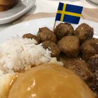 Foto scattata a IKEA Restaurant da Julieta J. il 10/30/2017
