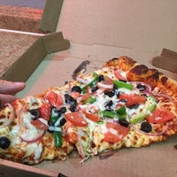 รูปภาพถ่ายที่ Jumbo Slice Pizza โดย Dora C. เมื่อ 5/26/2018