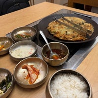 Foto tomada en miss KOREA BBQ  por Jonathan L. el 2/16/2024