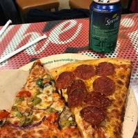 Снимок сделан в New York Pizza пользователем Sibel U. 3/18/2017
