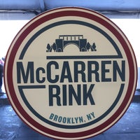 Foto tirada no(a) McCarren Ice Rink por WiLL em 12/14/2014