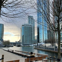 Photo taken at Strawberry Smart Bench, Canary Wharf by Ali Abdullah on 2/25/2023