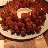 Photo taken at Outback Steakhouse by Suly R. on 5/12/2013