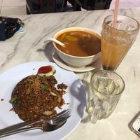 Photo taken at Restoran Orang Kampung (Mee Kolo Sarawak) by Wan Erma N. on 1/5/2021