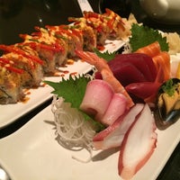 3/25/2014에 Sam V.님이 Ocean Blue Sushi Club에서 찍은 사진