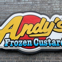 Foto diambil di Andy&amp;#39;s Frozen Custard oleh Beni G. pada 7/3/2021